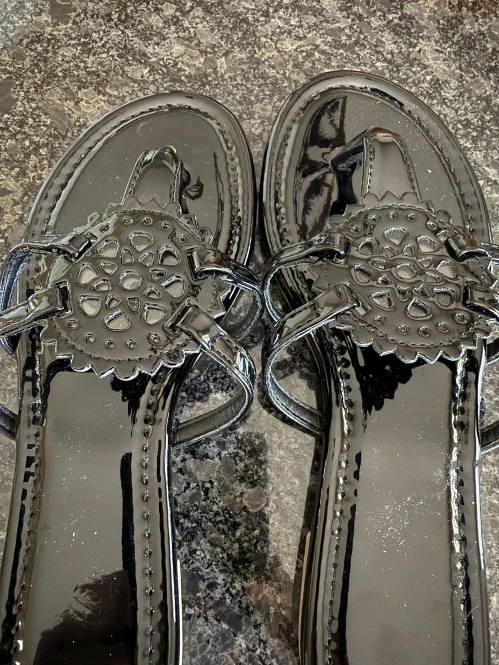 Medallion Classic Thong Flip Flops sandals Women’s Size 7 Black Faux Leather